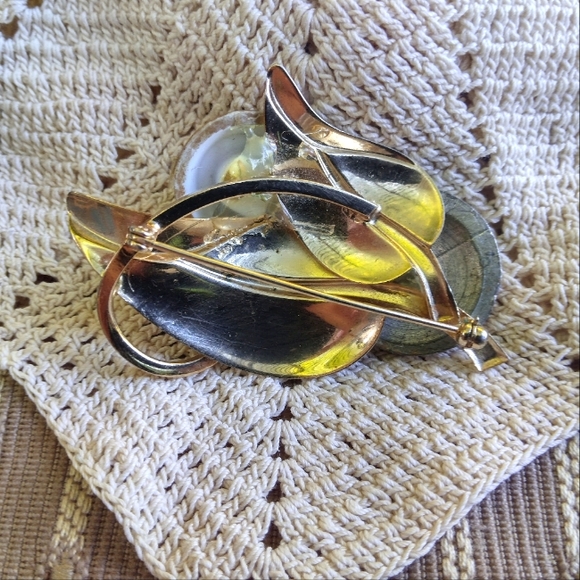Vintage Gold Tone Broach Pin - Picture 5 of 6